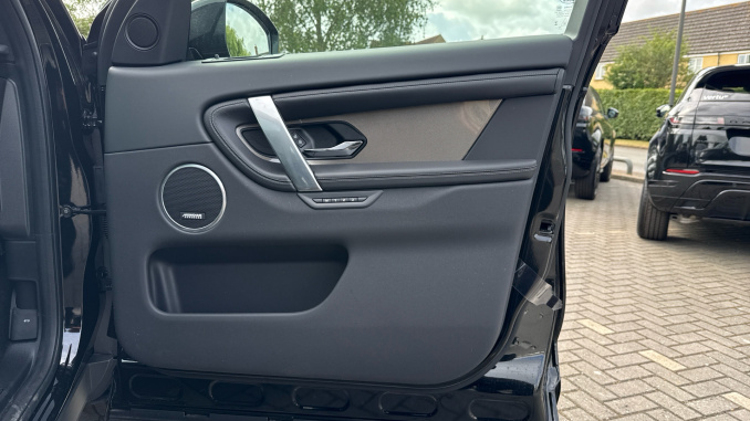 Land Rover Discovery Sport 2.0 D200 Metropolitan 5dr Auto [5 Seat] Diesel Station Wagon - Image 29